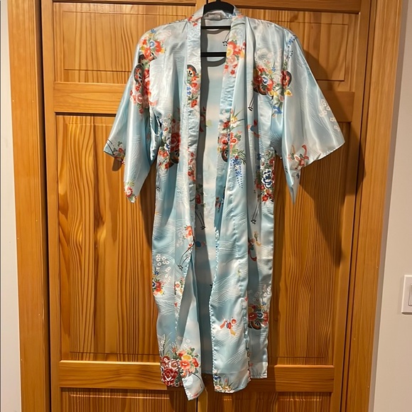 ichi ban Other - NWOT Authentic Ichiban Floral Satin Kimono Robe